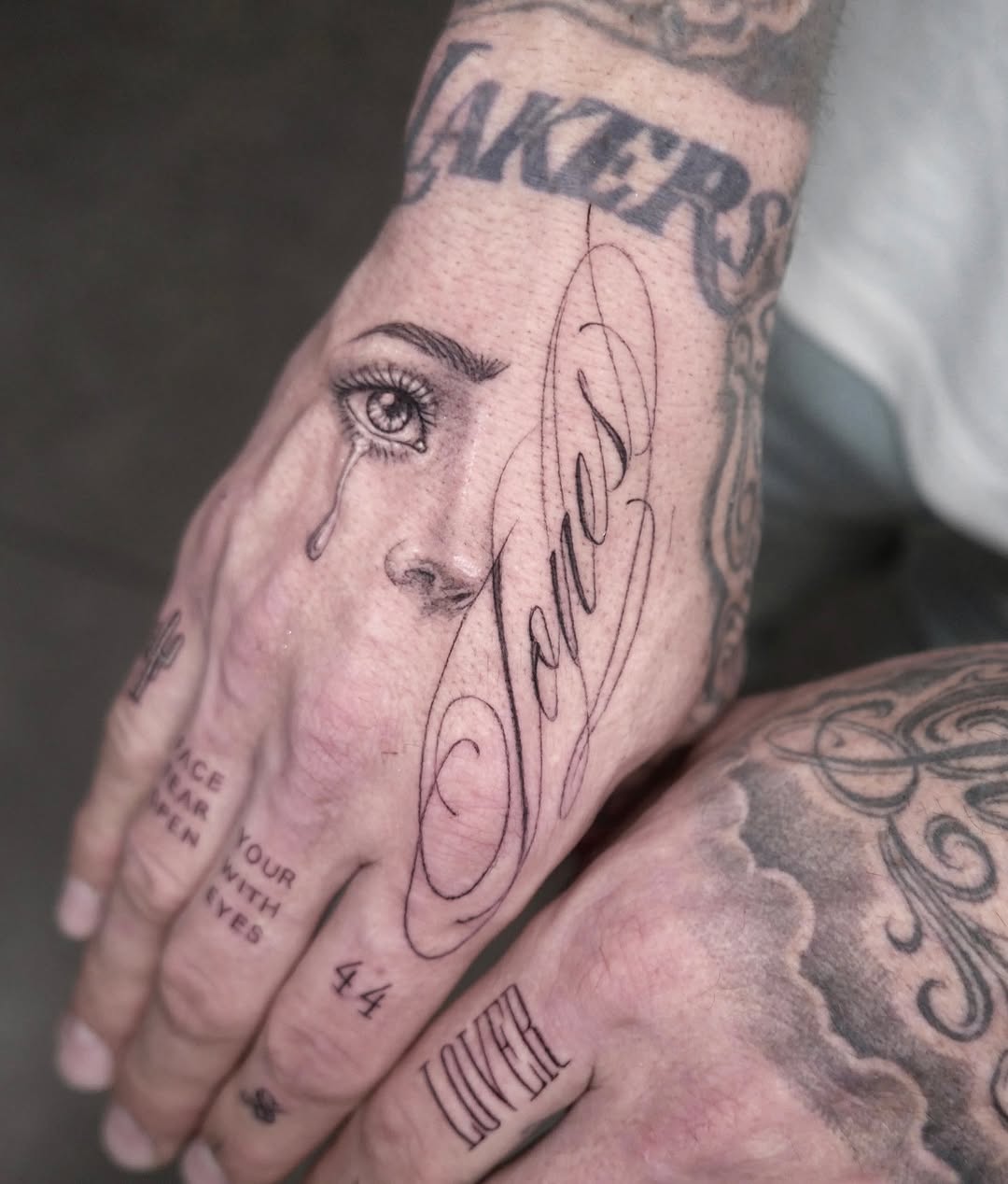 비, Lettering