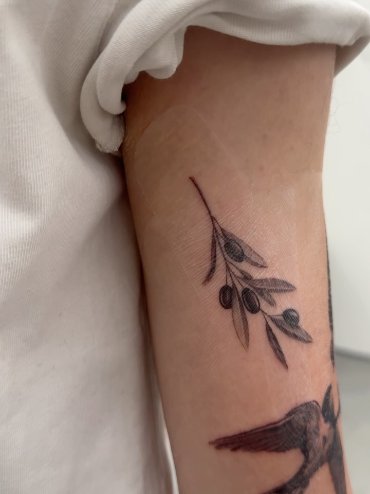 ata | Tattoo Artist