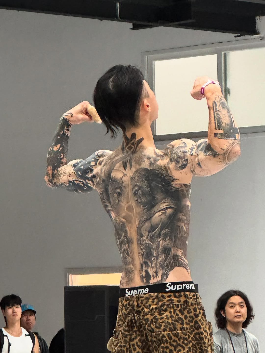 '깡통(𝚃𝚘𝚗𝚐)' wan