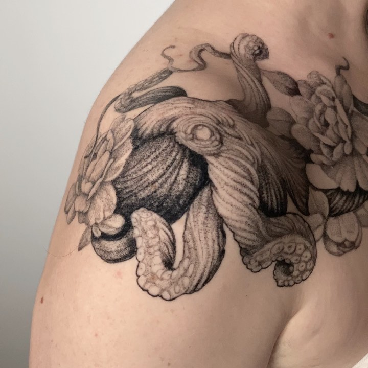 Clarisse Amour • Tattooist